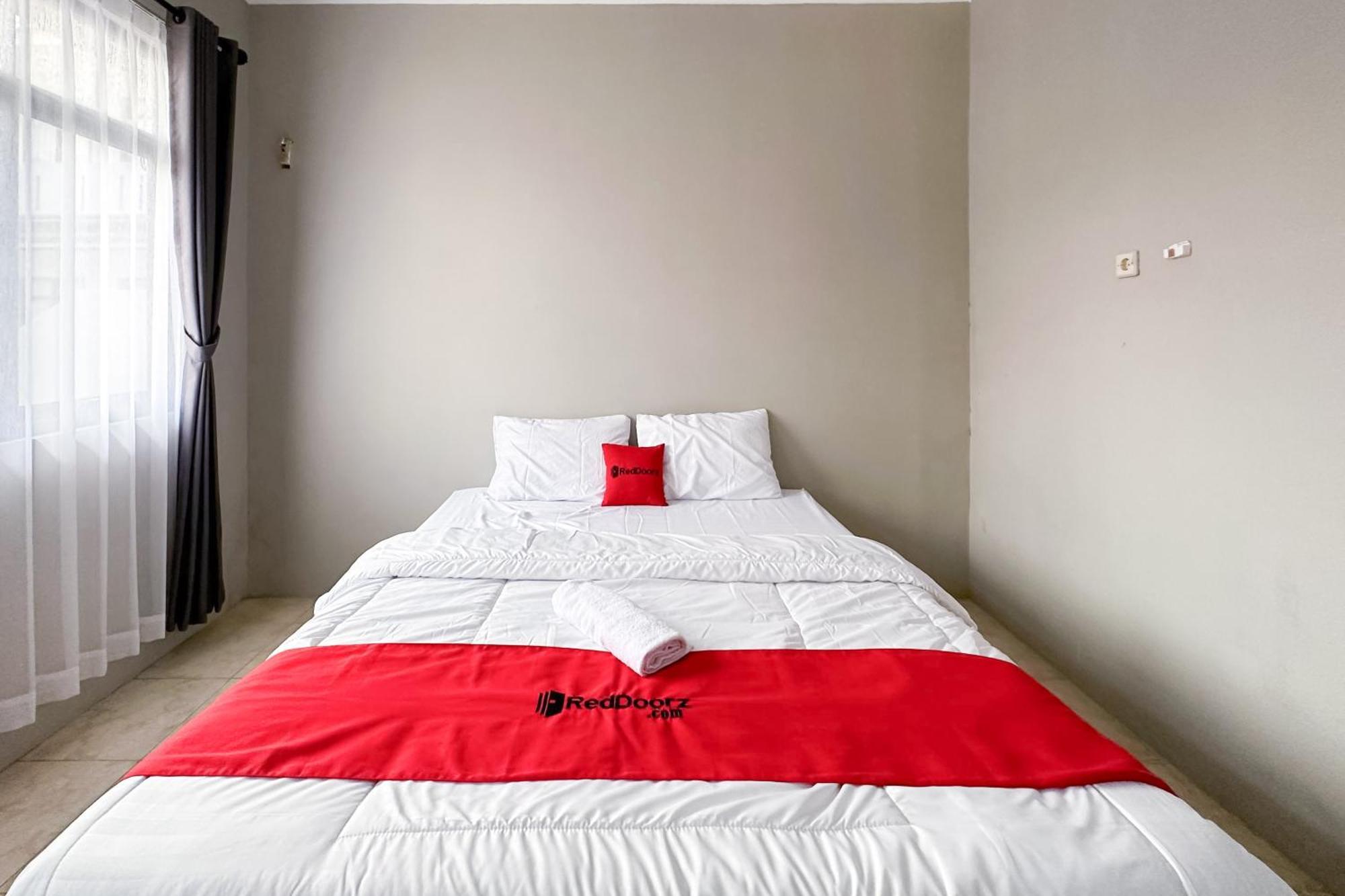 Hotel Reddoorz Near Maulana Yusuf Stadium Serang