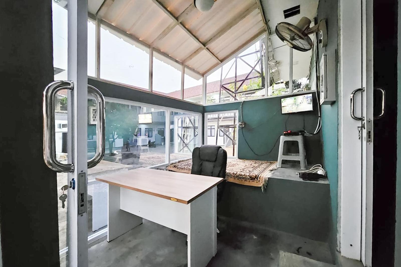 Hotel Reddoorz Near Maulana Yusuf Stadium Serang